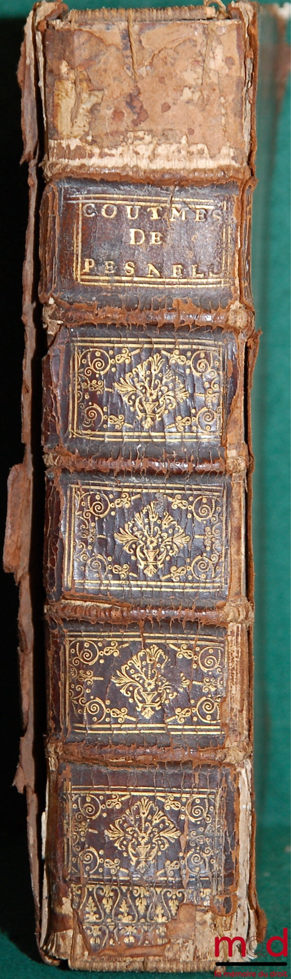 PESNELLE – COUTUME DE NORMANDIE, EXPLIQUÉE PAR M. PESNELLE (…). 2nde éd. revue, corrigée & augmentée par l’Auteur avec un Recueil d’Arrêts & Réglemens, tant du Conseil que de la Cour, donnez la plupart sur la coutume, ainsi qu’ils sont rangez à la suite d