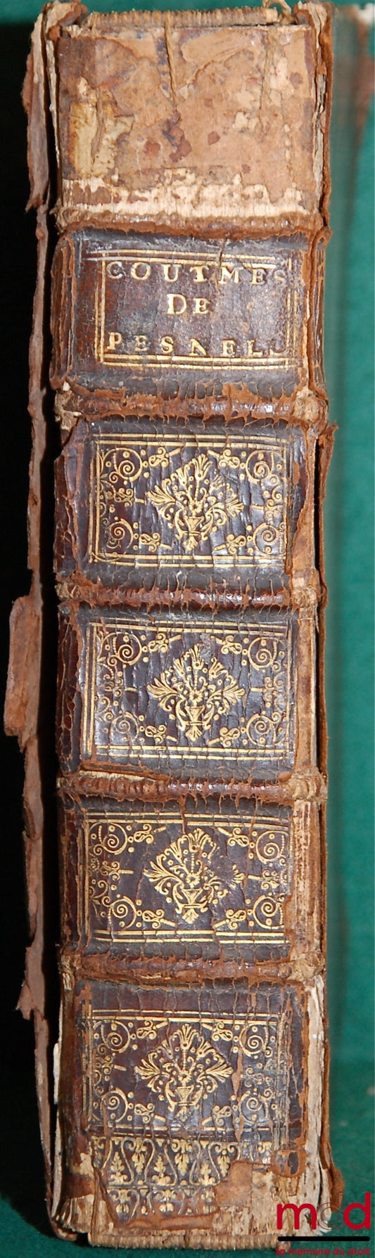 PESNELLE – COUTUME DE NORMANDIE, EXPLIQUÉE PAR M. PESNELLE (…). 2nde éd. revue, corrigée & augmentée par l’Auteur avec un Recueil d’Arrêts & Réglemens, tant du Conseil que de la Cour, donnez la plupart sur la coutume, ainsi qu’ils sont rangez à la suite d