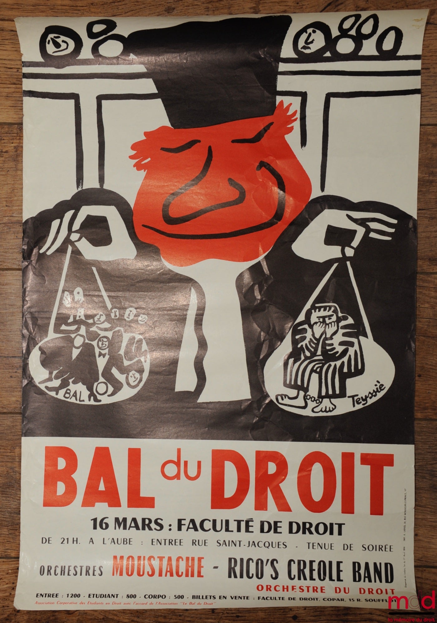 TEYSSIÉ – Affiche originale LE BAL DU DROIT ; « 16 mars : Faculté de droit, de 21h. à l’aube : entrée rue Saint-Jacques - Tenue de soirée, Orchestre MOUSTACHE - RICO’S CREOLE BAND, Orchestre du droit, Entrée : 1200 - étudiant : 800 - Corpo : 500 - Billets
