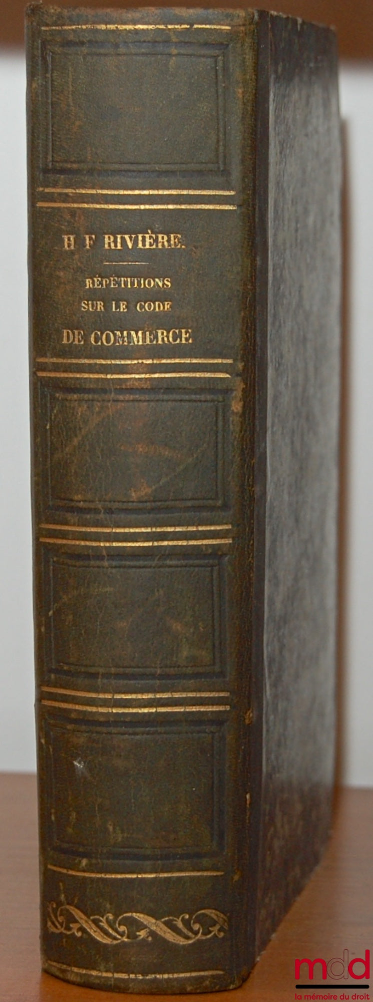RIVIÈRE (Hippolyte-Ferréol) – RÉPÉTITIONS ÉCRITES SUR LE CODE DE COMMERCE, contenant l’exposé des principes généraux, leurs motifs, l’analyse des opinions de plusieurs professeurs ou auteurs et de la Jurisprudence sur les questions controversées, la solut