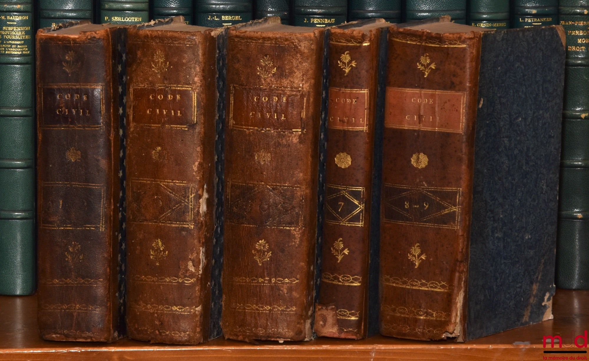 [Civil Code] – CIVIL CODE WITH EXPLANATORY NOTES WRITTEN BY JURISCONSULTS WHO CONTRIBUTED TO THE DRAFTING OF THE CODE; – Table of the old legislation on inheritance and the new legislation, established by the Civil Code, by Chabot