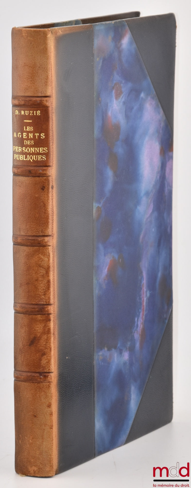 RUZIÉ (David) – PUBLIC ENGAGEMENTS AND EMPLOYEES IN FRENCH LAW. A comparative study of their legal status, Preface by Charles Eisenmann, Public Law Library, vol. XXVII