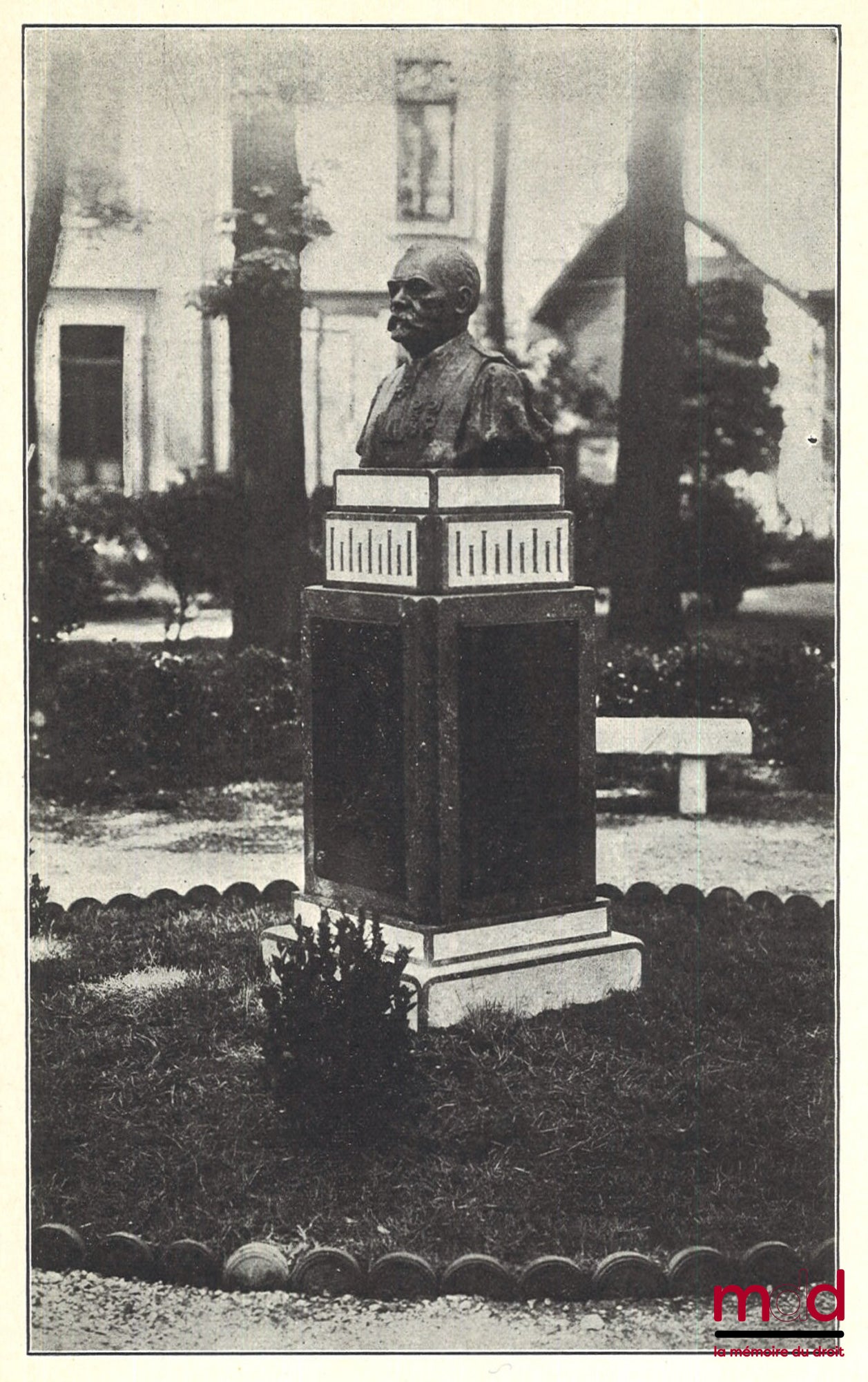 HAURIOU (Maurice) – CÉRÉMONIE DE L’INAUGURATION LE 22 AVRIL 1931 DU MONUMENT ÉLEVÉ PAR SOUSCRIPTION À MAURICE HAURIOU, Université de Toulouse, Faculté de droit